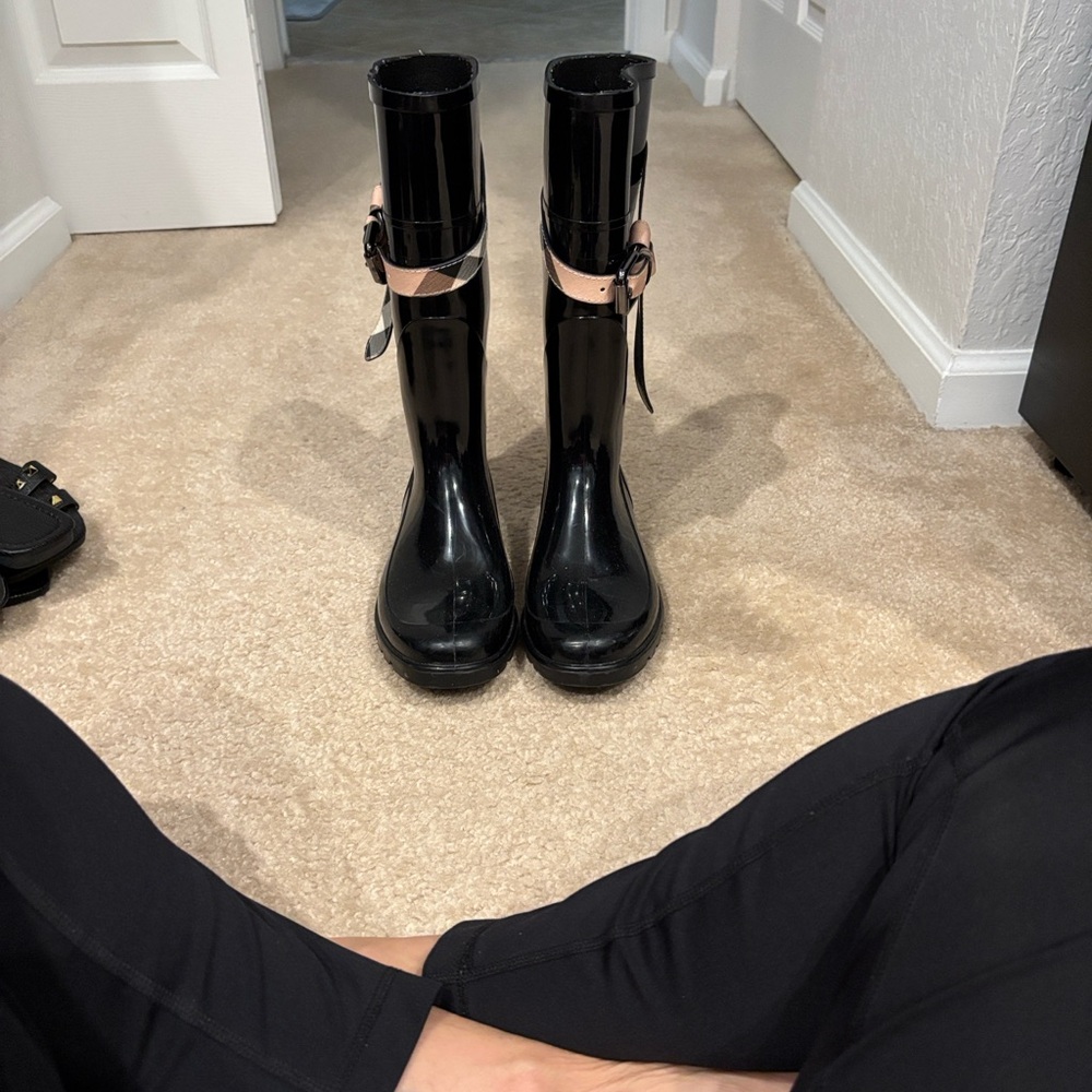 Tory Burch Black Rain Boots with Checkered Strap - Picture 7 of 9